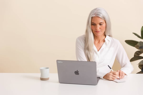 girl-with-laptop